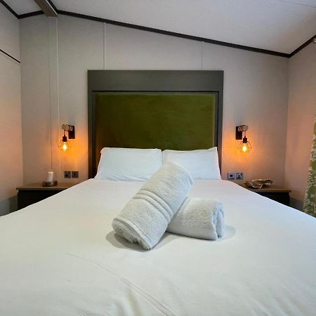 Gleneagles Lodge With Hot Tub 约克 外观 照片