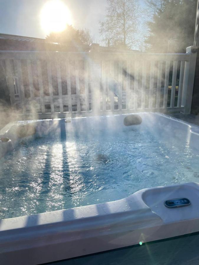 Gleneagles Lodge With Hot Tub 约克 外观 照片