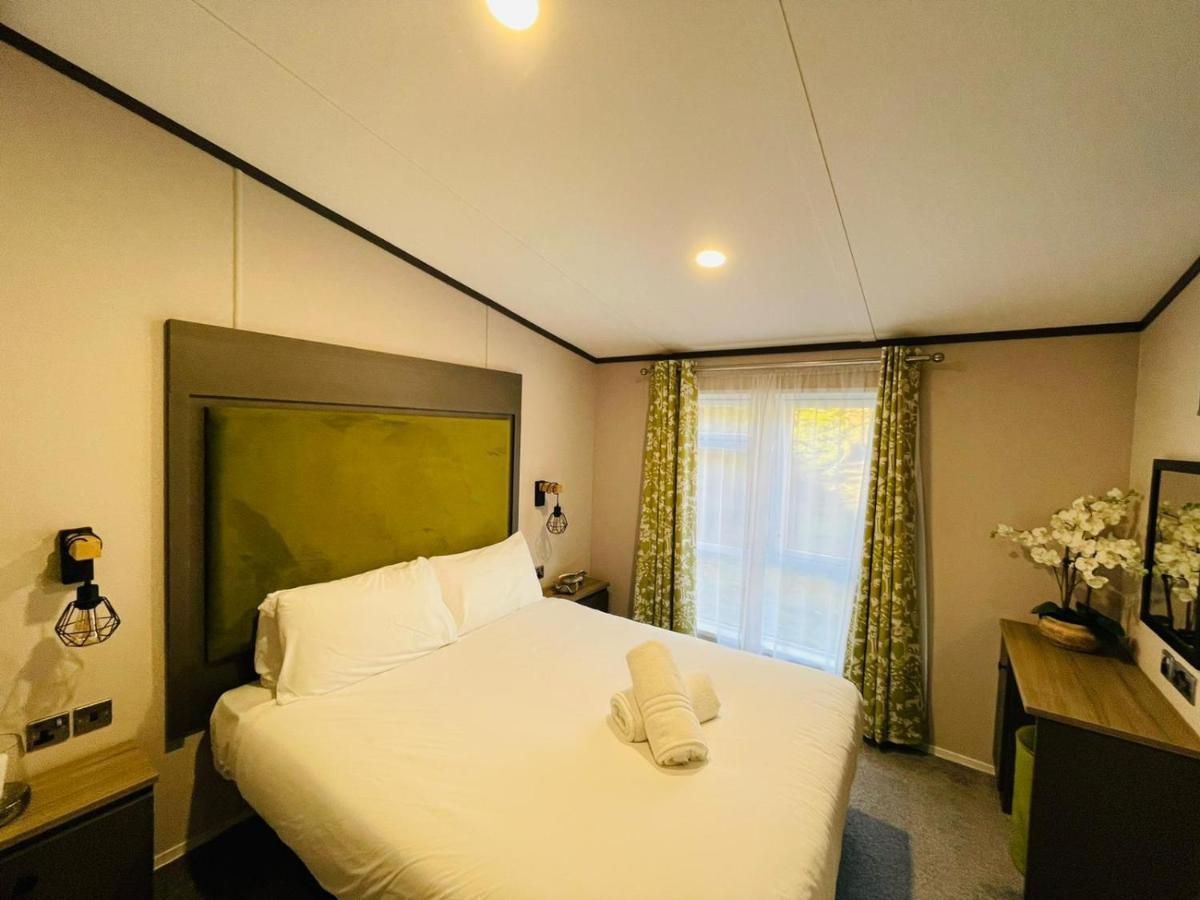 Gleneagles Lodge With Hot Tub 约克 外观 照片